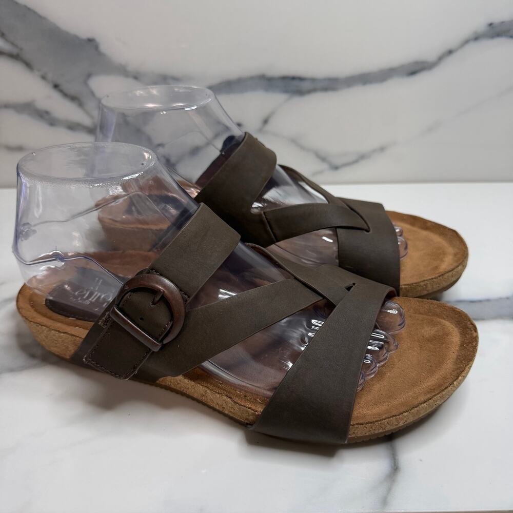 Eurosoft Women's Brown Faux Leather Gladis Sandals Sz 8.5 Comfrot Thong Slip-On